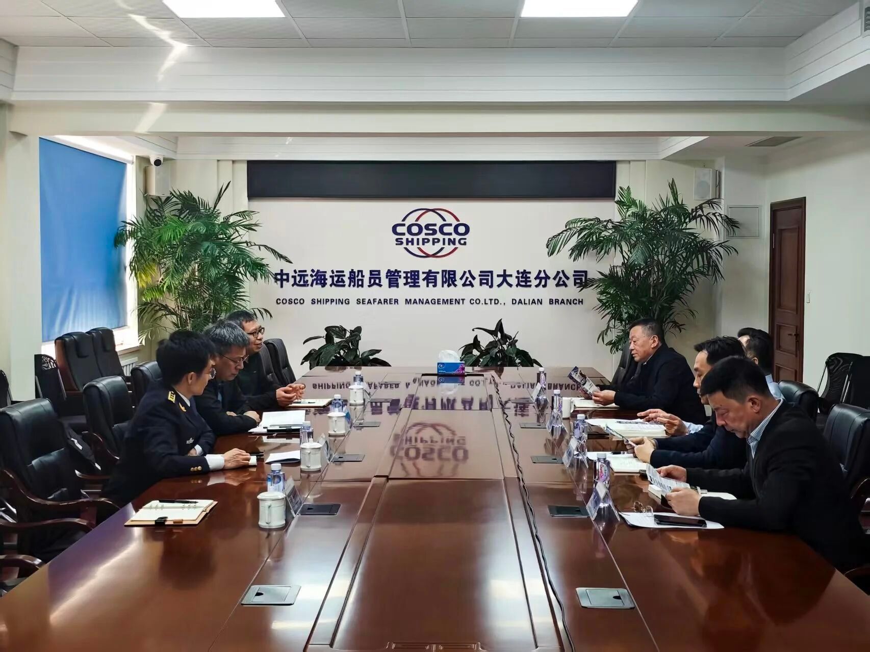 “职通未来” | beat365中文官方网站赴中远海运船员管理有限公司大连分公司开展校企交流活动